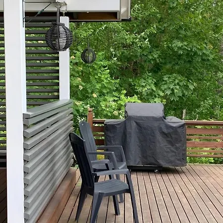 Fabulous With Beautiful Lake Views Apartment *